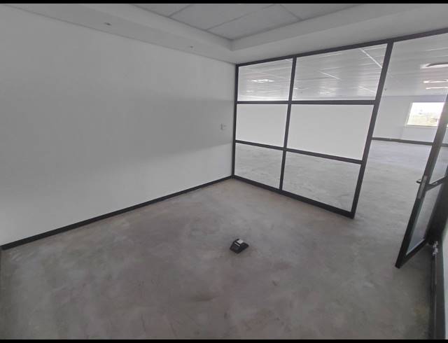1,013M² OFFICE TO LET IN BRYANSTON